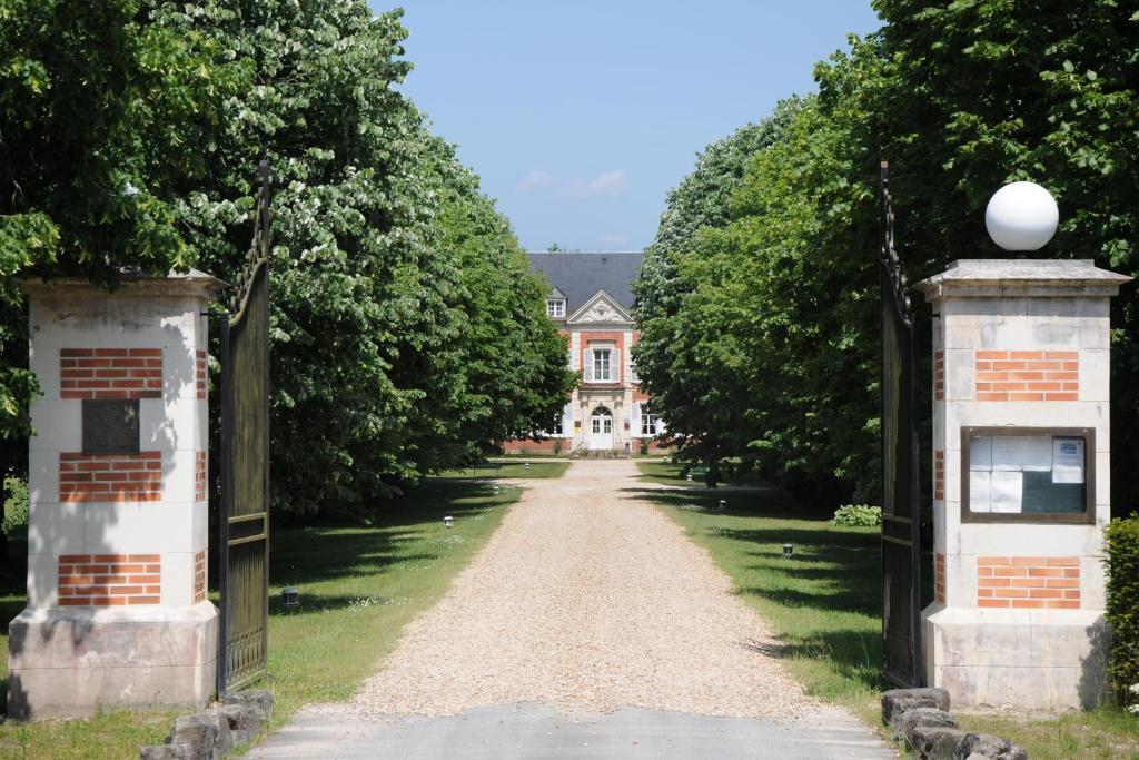 Logis Domaine De Valaudran Hotell Salbris Exteriör bild