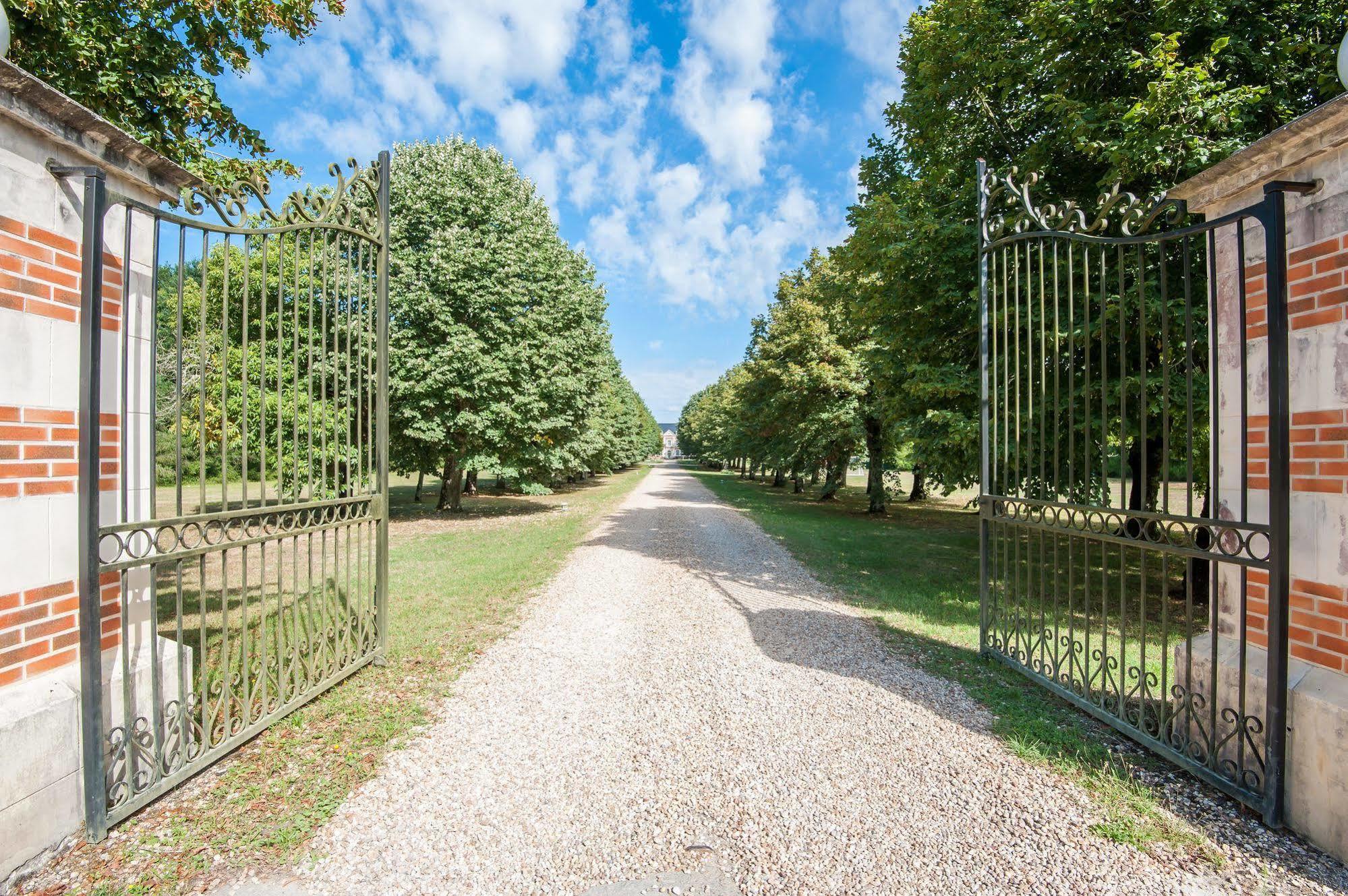Logis Domaine De Valaudran Hotell Salbris Exteriör bild