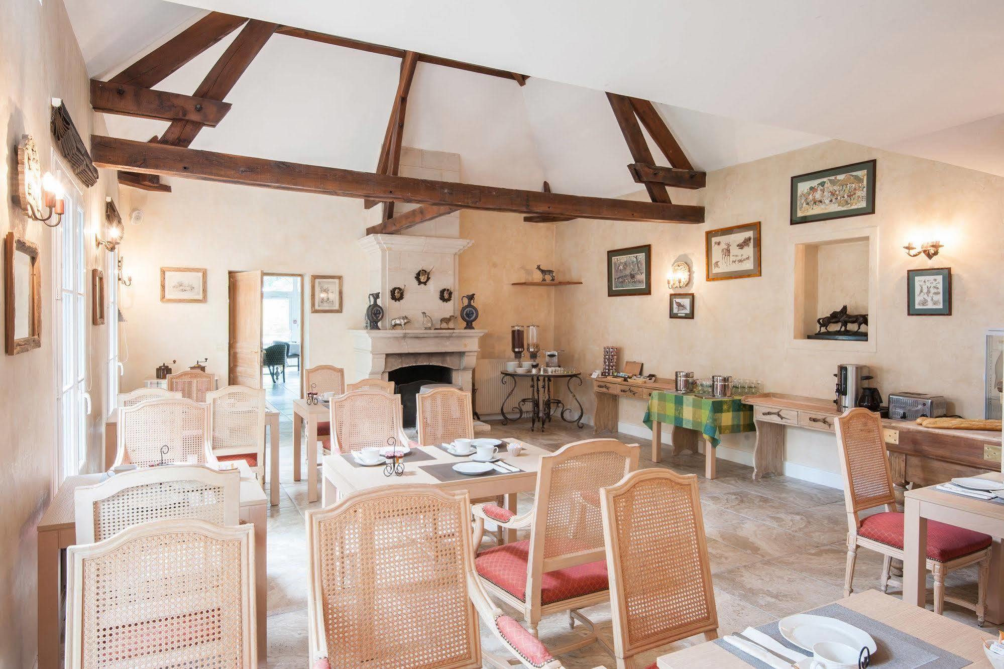 Logis Domaine De Valaudran Hotell Salbris Exteriör bild