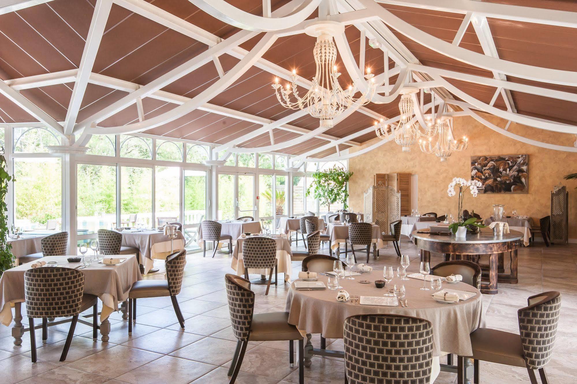 Logis Domaine De Valaudran Hotell Salbris Exteriör bild