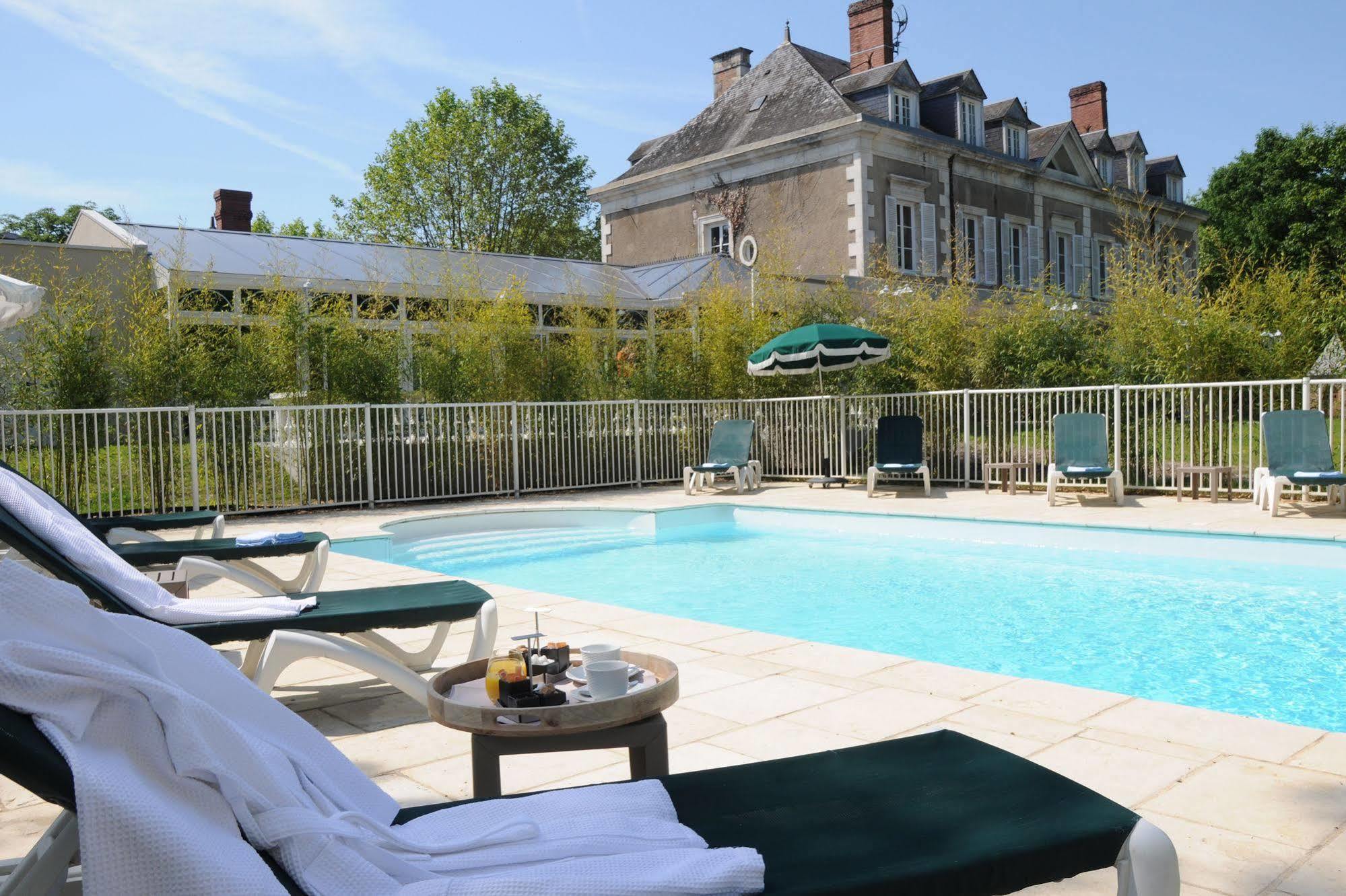 Logis Domaine De Valaudran Hotell Salbris Exteriör bild
