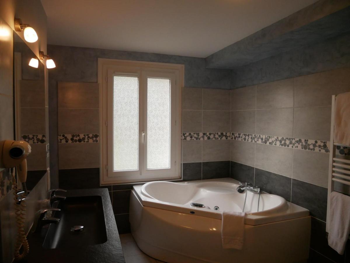 Logis Domaine De Valaudran Hotell Salbris Exteriör bild