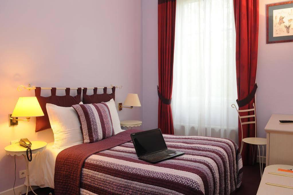 Logis Domaine De Valaudran Hotell Salbris Exteriör bild